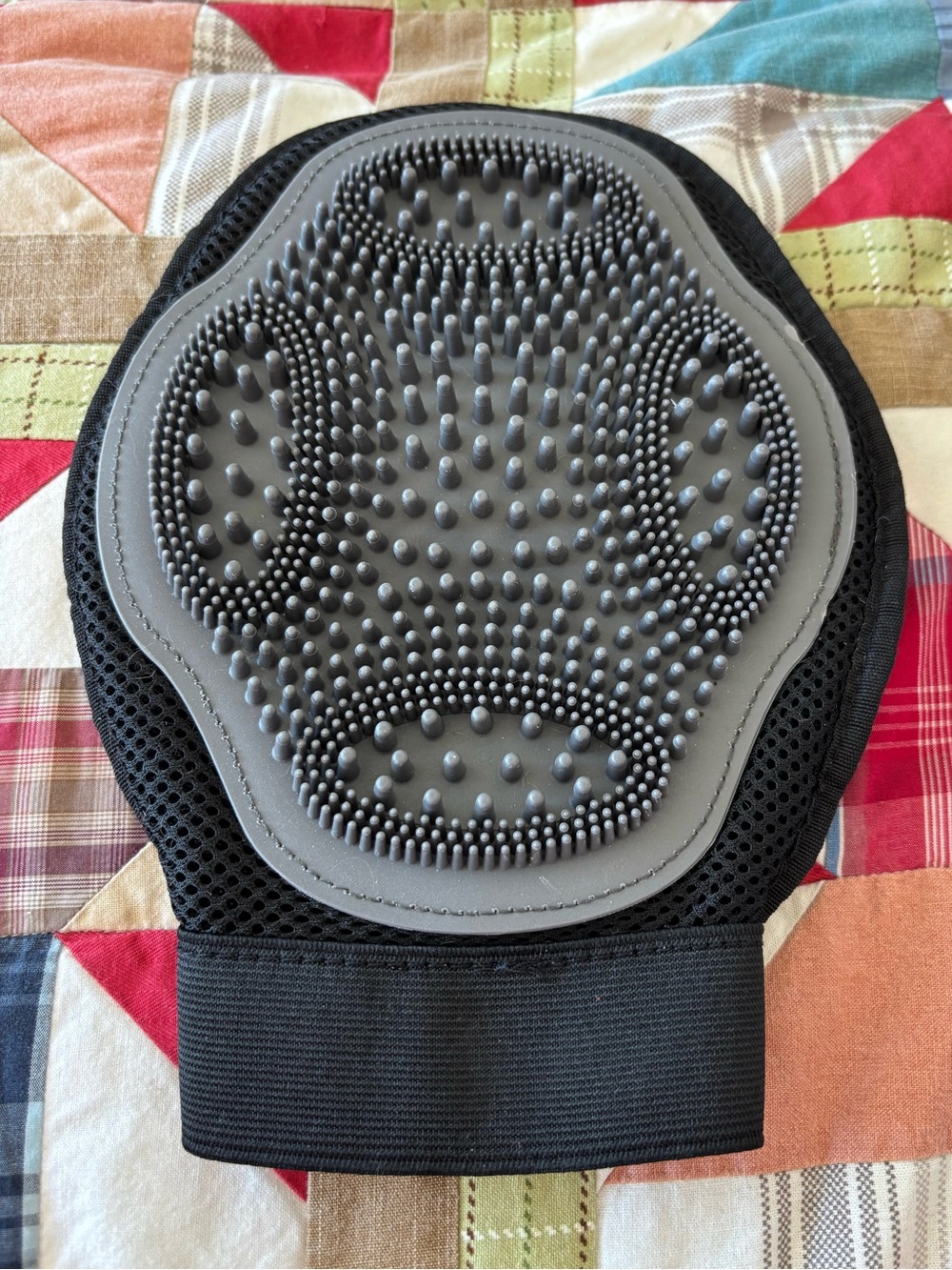 Well & Good 3-in-1 Grey Dog Grooming Mitt